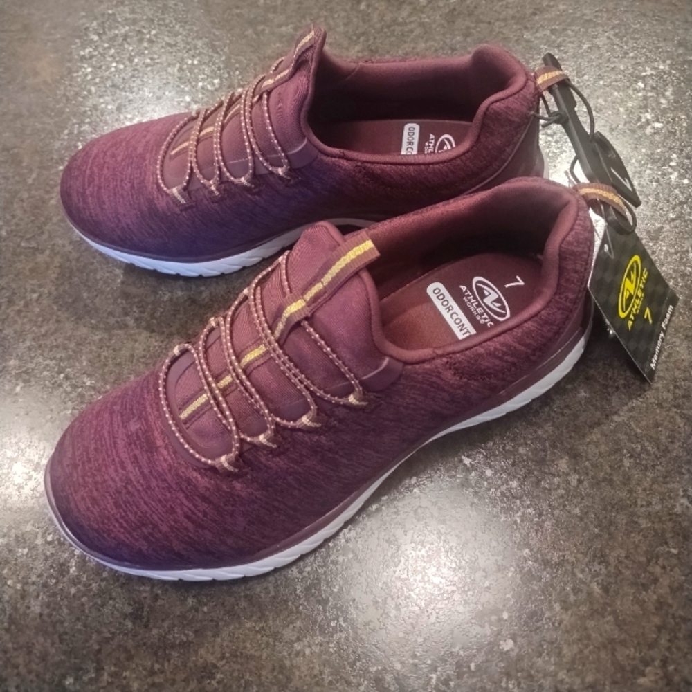 Athletic Works Women’s Bungee Slip On Sneakers